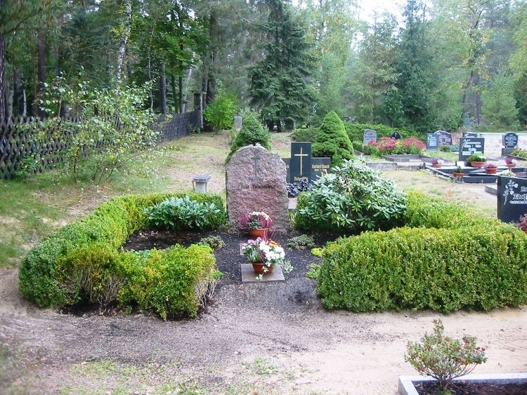 Ernst Teichmann FileWaldfriedhof Halbe Grab Ernst TeichmannJPG Wikimedia Commons
