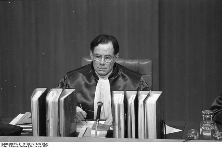 Ernst-Wolfgang Böckenförde EUROPEAN SOCIETY FOR COMPARATIVE LEGAL HISTORY BOOK CHAPTER Miriam