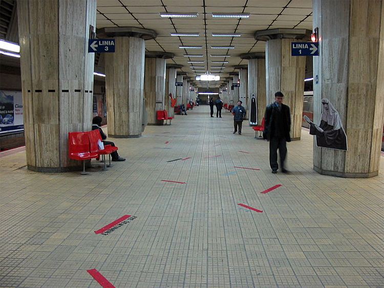 Eroilor metro station