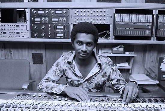 Errol Brown (engineer) Errol Brown Sound Guy for Rebelution Gives a Look at the Making of