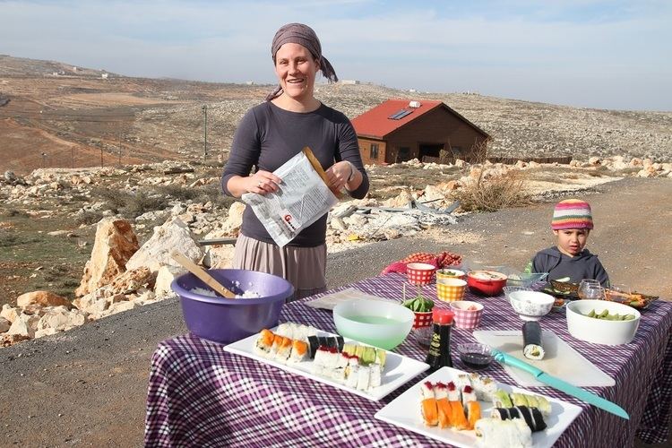 Esh Kodesh A Mom From Esh Kodesh Makes Sushi and Headlines Jewish amp Israel