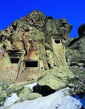 Essaqwand Rock Tombs httpsuploadwikimediaorgwikipediacommonsthu