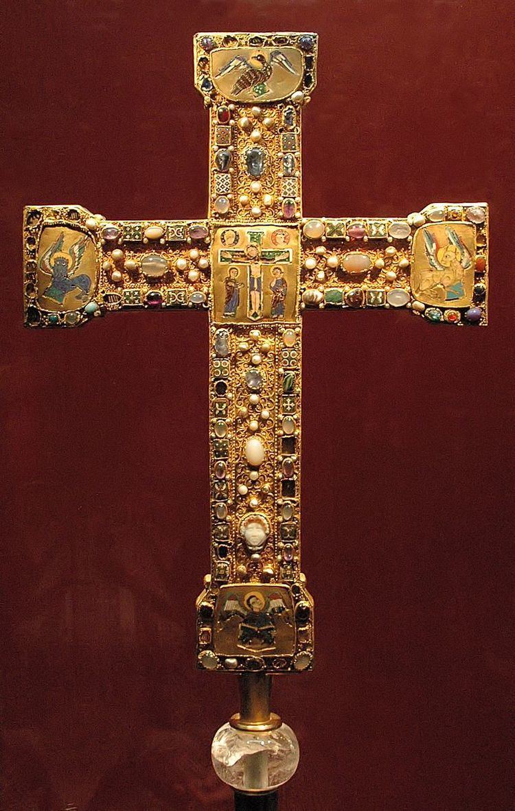 Essen cross with large enamels