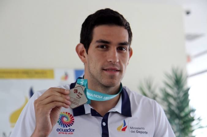 Esteban Enderica Esteban Enderica mostr medalla de plata y ya se enfoca en