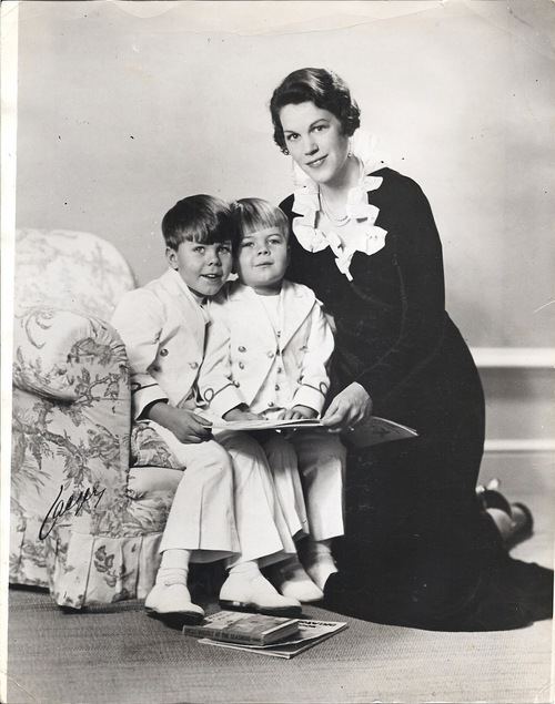 Estelle Bernadotte Countess Estelle Bernadotte with sons Gustaf Eduard 19301936 and