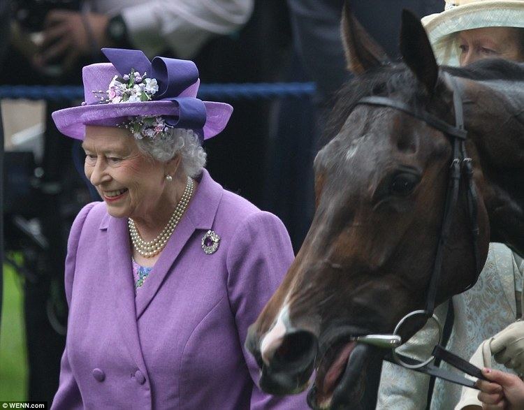 Estimate (horse) Royal Ascot Queen celebrates with Beatrice and Eugenie as her horse