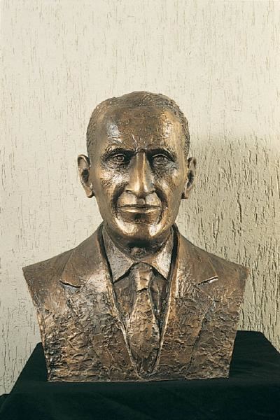 Ettore Pozzoli Busto del Maestro Ettore Pozzoli De Feo Giuseppe Opere