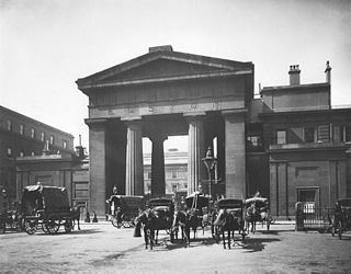 Euston Arch httpsuploadwikimediaorgwikipediacommonsthu