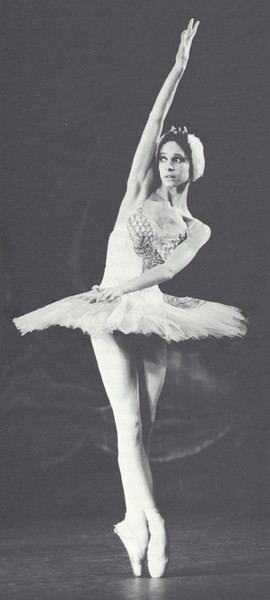 Eva Evdokimova Eva Evdokimova BalletPointsDanceMovement Pinterest Dancing