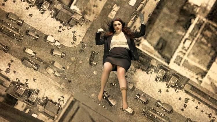 A representation of how Evelyn McHale jumped from the Empire State Building