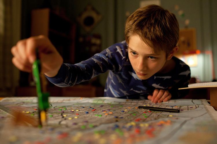 Extremely Loud and Incredibly Close (film) movie scenes Also I enjoy slow films but the two hours and some change that I spent watching this movie felt like they dragged on more slowly than the four hours of 