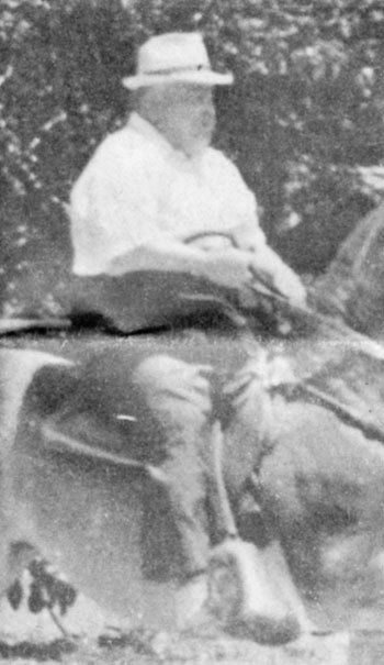 Fabio Ochoa Restrepo riding a horse.