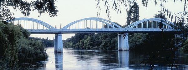 Fairfield Bridge httpsuploadwikimediaorgwikipediacommonsdd