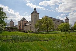 Falaën Castle httpsuploadwikimediaorgwikipediacommonsthu