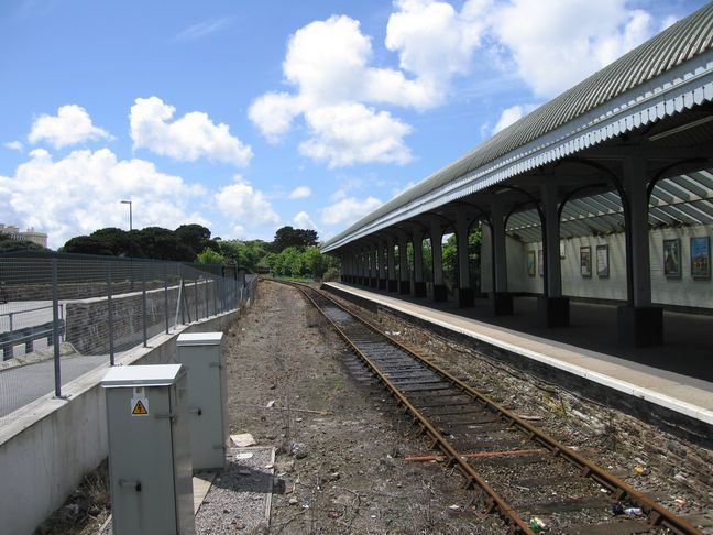 Falmouth Docks railway station