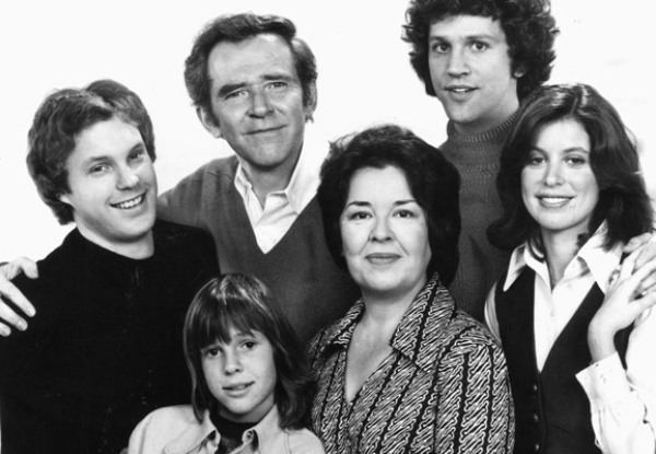 James Broderick smiling with Sada Thompson, John Rubinstein, Elayne Heilveil, Kristy McNichol, and Gary Frank in the 1976 tv series Family