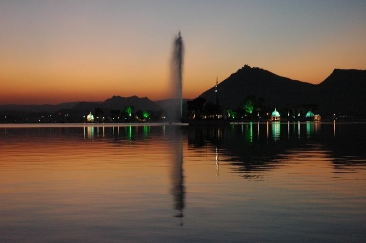 Fateh Sagar Lake httpsuploadwikimediaorgwikipediaen550Fat