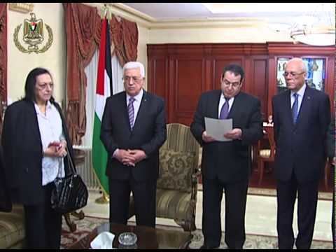 Fathi Arafat President Abbas awards Late Dr Fathi Arafat the Grand Star of Honor