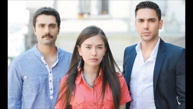 Serious faces of Kadir Doğulu, Neslihan Atagül and Yunus Emre Yildirimer on a 2013 tv series, Fatih Harbiye