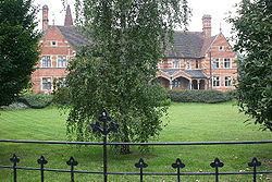 Faversham Almshouses httpsuploadwikimediaorgwikipediacommonsthu