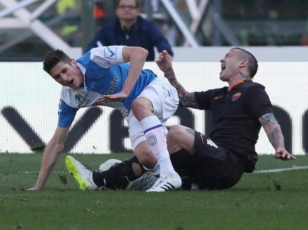 Federico Mattiello GRAPHIC VIDEO Italian soccer player snaps leg in two NY