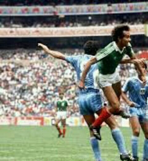 Fernando Quirarte Mexico 1 Iraq 0 in 1986 in Mexico City Fernando Quirarte heads just