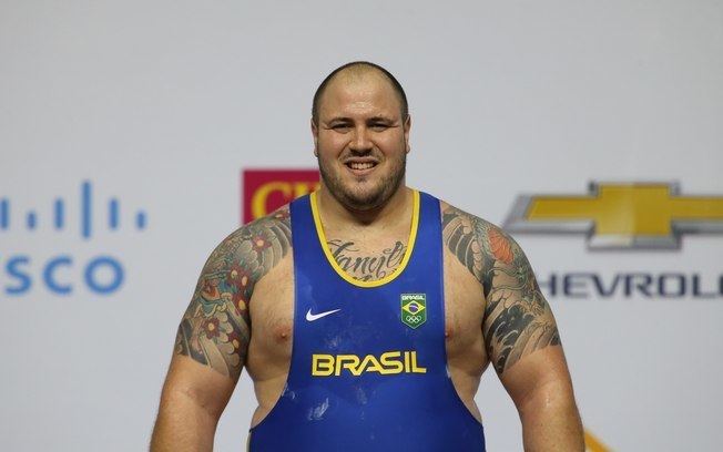 Fernando Reis Gigante brasileiro ergue 427 kg e leva o bi no