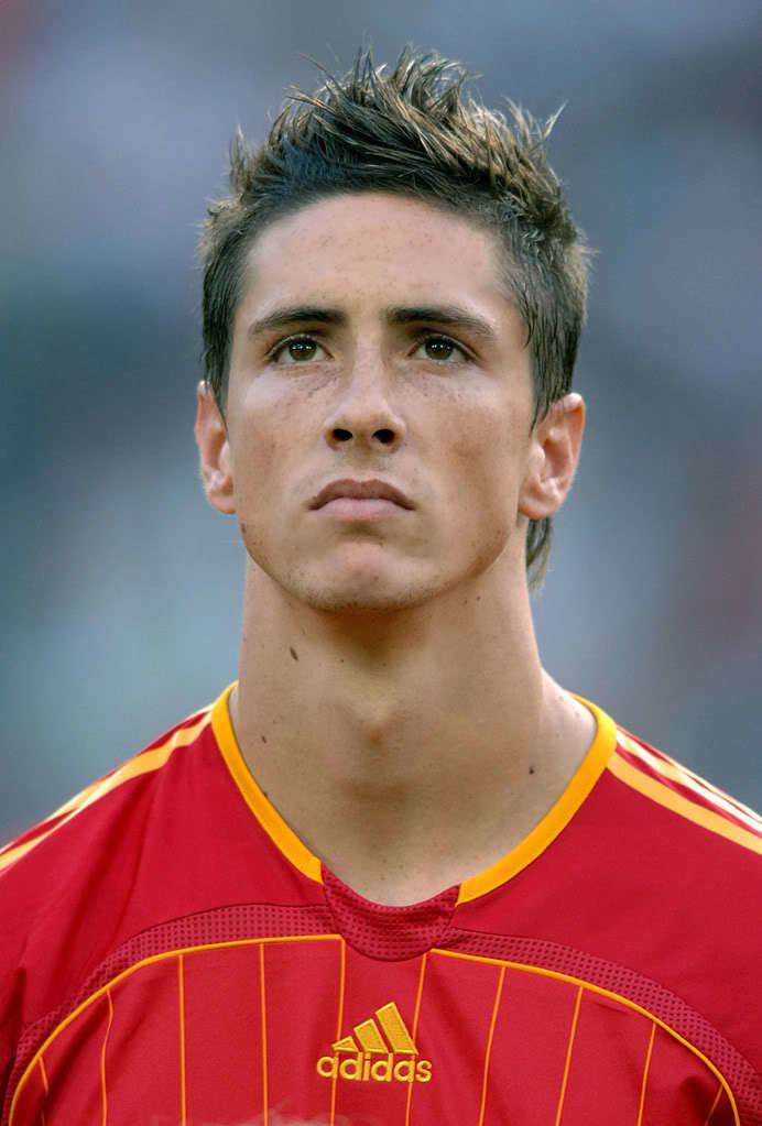 TIL Fernando Torres and Sergio Aguero are big fans of JRR Tolkien have  tattoos of their name written in Tengwar and Elvish on their left and right  arms respectively  rsoccer
