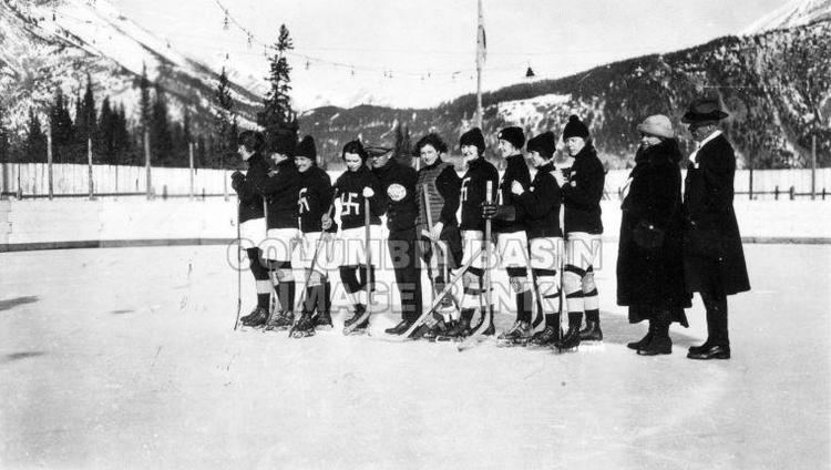 Fernie Swastikas Fernie Swastikas women39s hockey team and coach at the Banff Winter