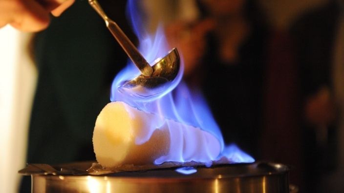 Feuerzangenbowle Drinking Germany Make Your Own Feuerzangenbowle Young Germany