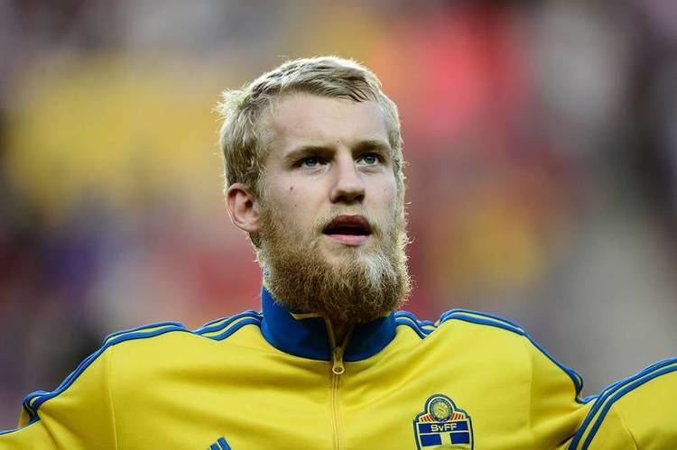 Filip Helander Sverige tvingas till tidigt mittbacksbyte U21EM 2015