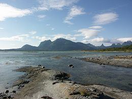 Finnøya, Nordland httpsuploadwikimediaorgwikipediacommonsthu