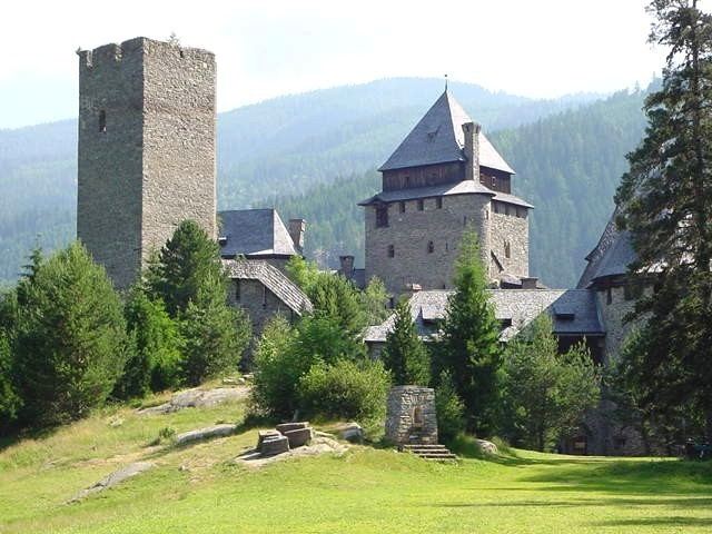 Finstergrün Castle