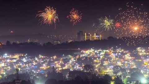 How Govt. Plans to Take On Diwali Air Pollution With 'Green' Fire Crackers  | The Weather Channel