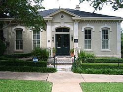 Fischer House (Austin, Texas) httpsuploadwikimediaorgwikipediacommonsthu