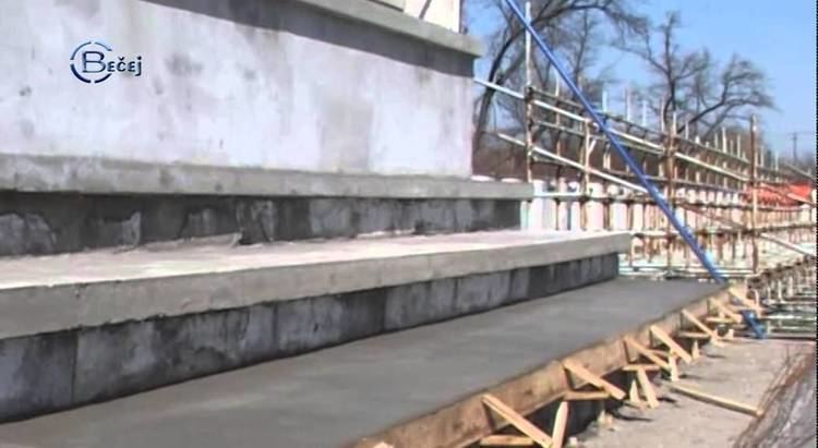 FK Bečej TV BEEJ Prijatelji FK Beej pomogli u renoviranju stadiona YouTube