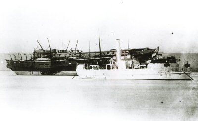Flat-iron gunboat