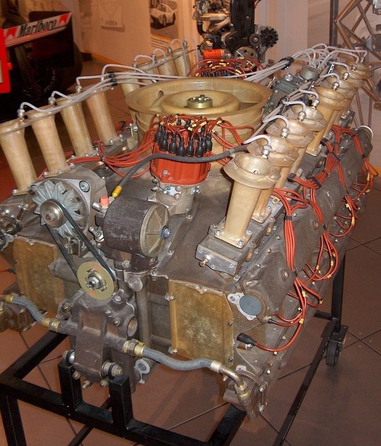 Flat-sixteen engine