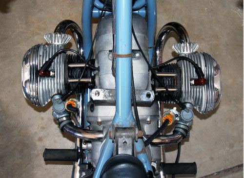 Flat twin engine