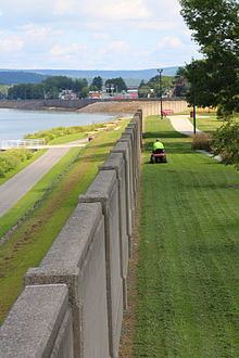 Flood wall httpsuploadwikimediaorgwikipediacommonsthu