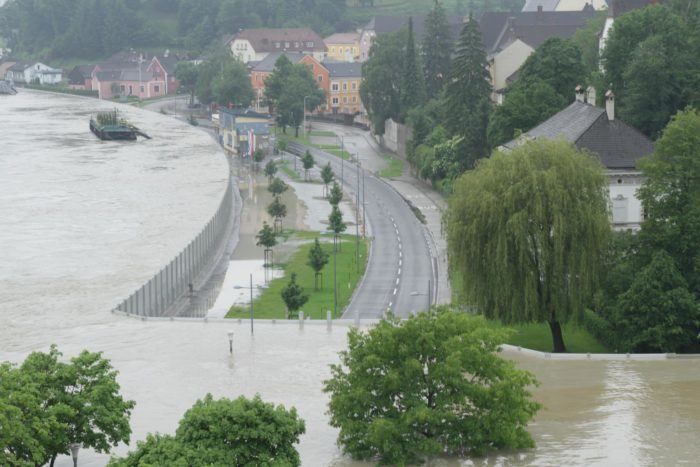 Flood wall Mobile flood walls In Austria are just amazing Strange Sounds