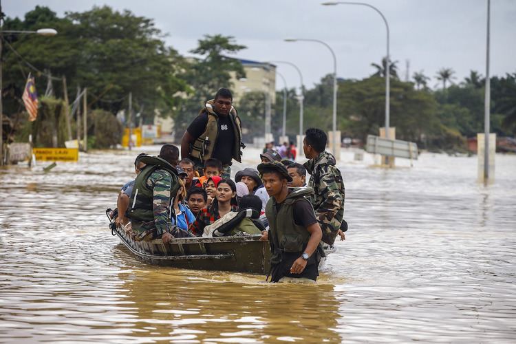 Floods in Malaysia Rescuers struggle in Malaysia floods Echonetdaily