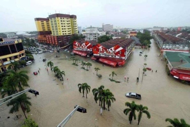 Floods in Malaysia FLOODING IN MALAYSIA YouTube