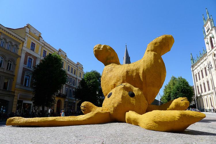 Florentijn Hofman florentijn hofman big yellow rabbit