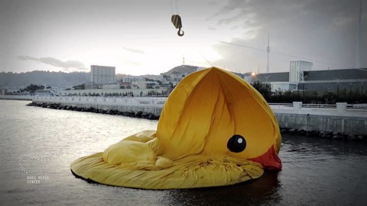 Florentijn Hofman Florentijn Hofman RUBBER DUCK at PARTCPATE Baku Public Art