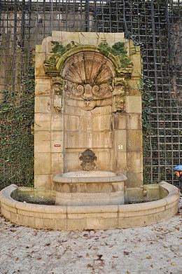 Fontaine de l'Abbaye de Saint-Germain-des-Prés httpsuploadwikimediaorgwikipediacommonsthu