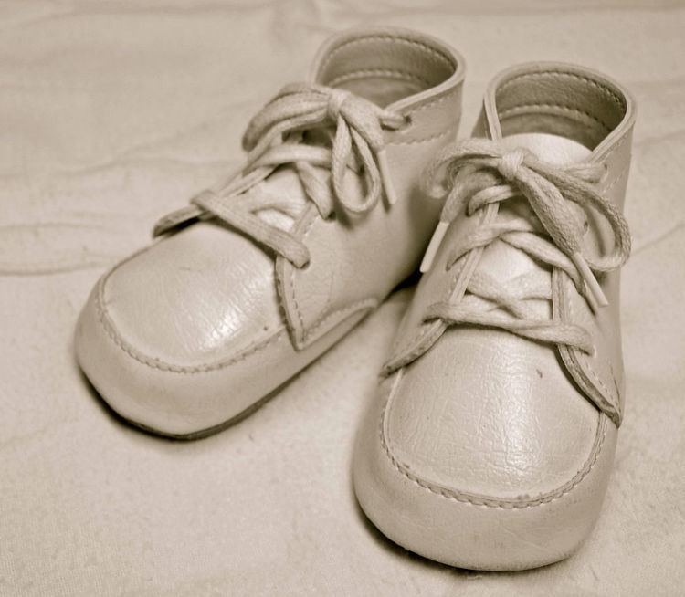 For sale: baby shoes, never worn
