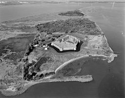 Fort Delaware State Park httpsuploadwikimediaorgwikipediacommonsthu