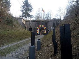 Fort d'Embourg httpsuploadwikimediaorgwikipediacommonsthu