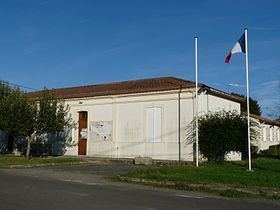Fours, Gironde httpsuploadwikimediaorgwikipediacommonsthu